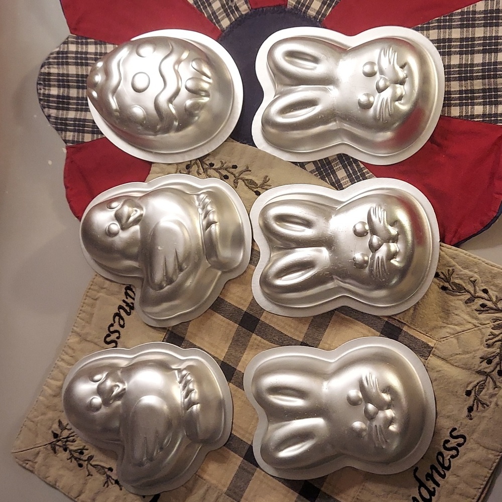 ❤️ Vintage Bundle of Wilton Easter Cake Pan Molds